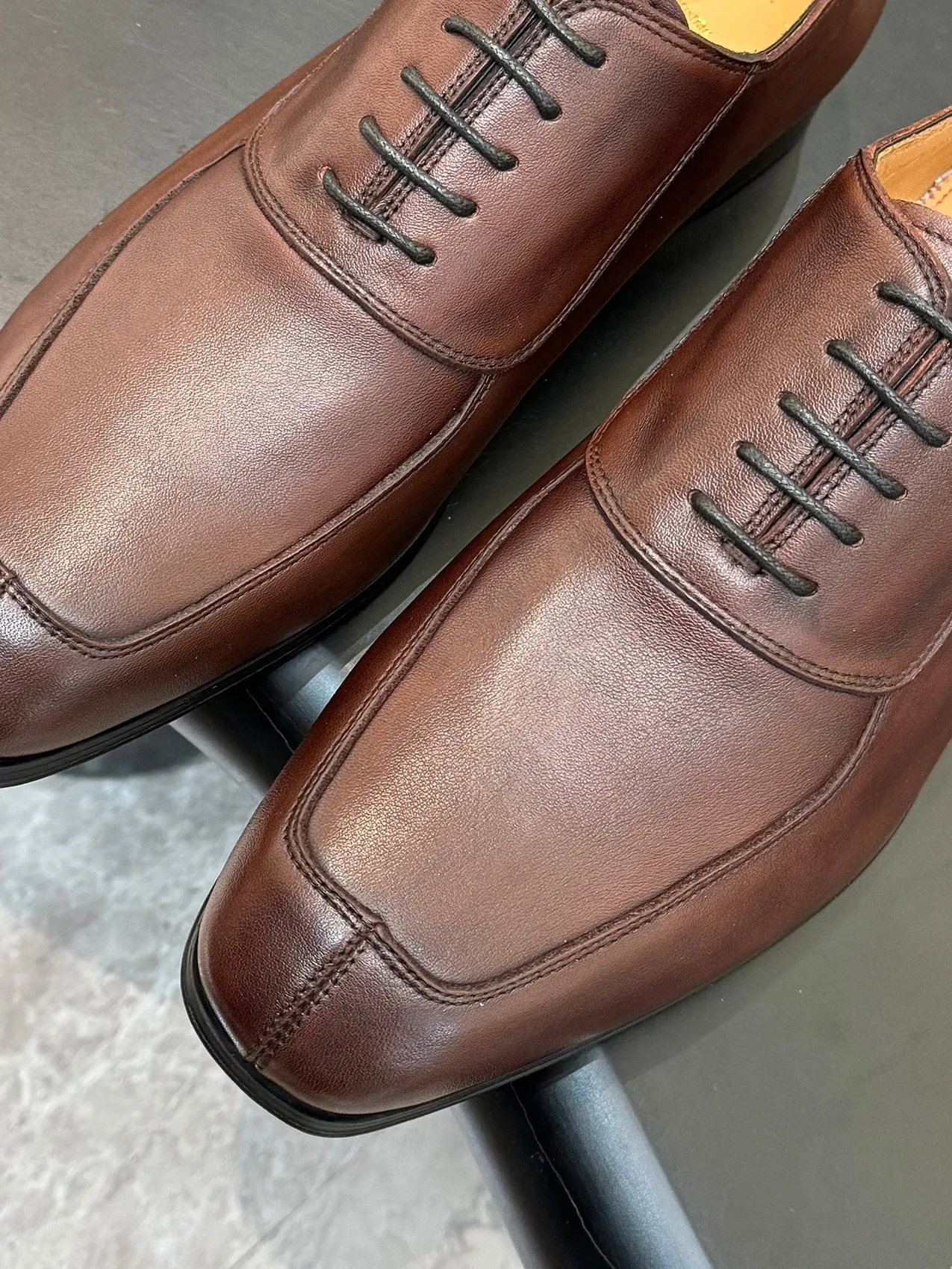 💰960 ••New real shots••CL～High-end men’s 👔Casual•loafers with red soles! ••🆑Genuine and top-quality goods from original orders ••✅💯 Purchase goods from top-quality original orders! Original imported patterned cowhide ➕Imported cowhide lining ➕Cowhide feet ➕Original leather outsole~🉑️Feel free to compare the authentic ones! Size: 39-44 (38.45.46.47 can be customized)